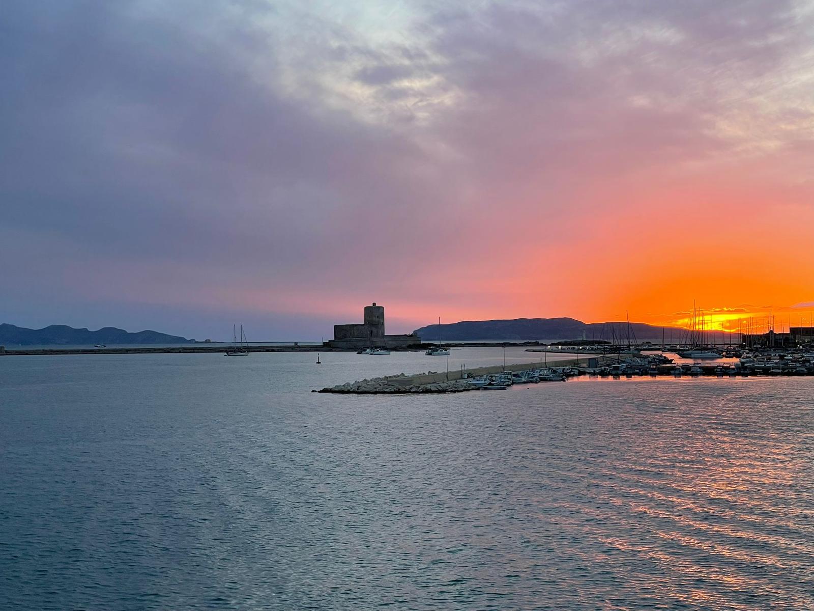 Torre della Colombaia e Porto di Trapani al tramonto