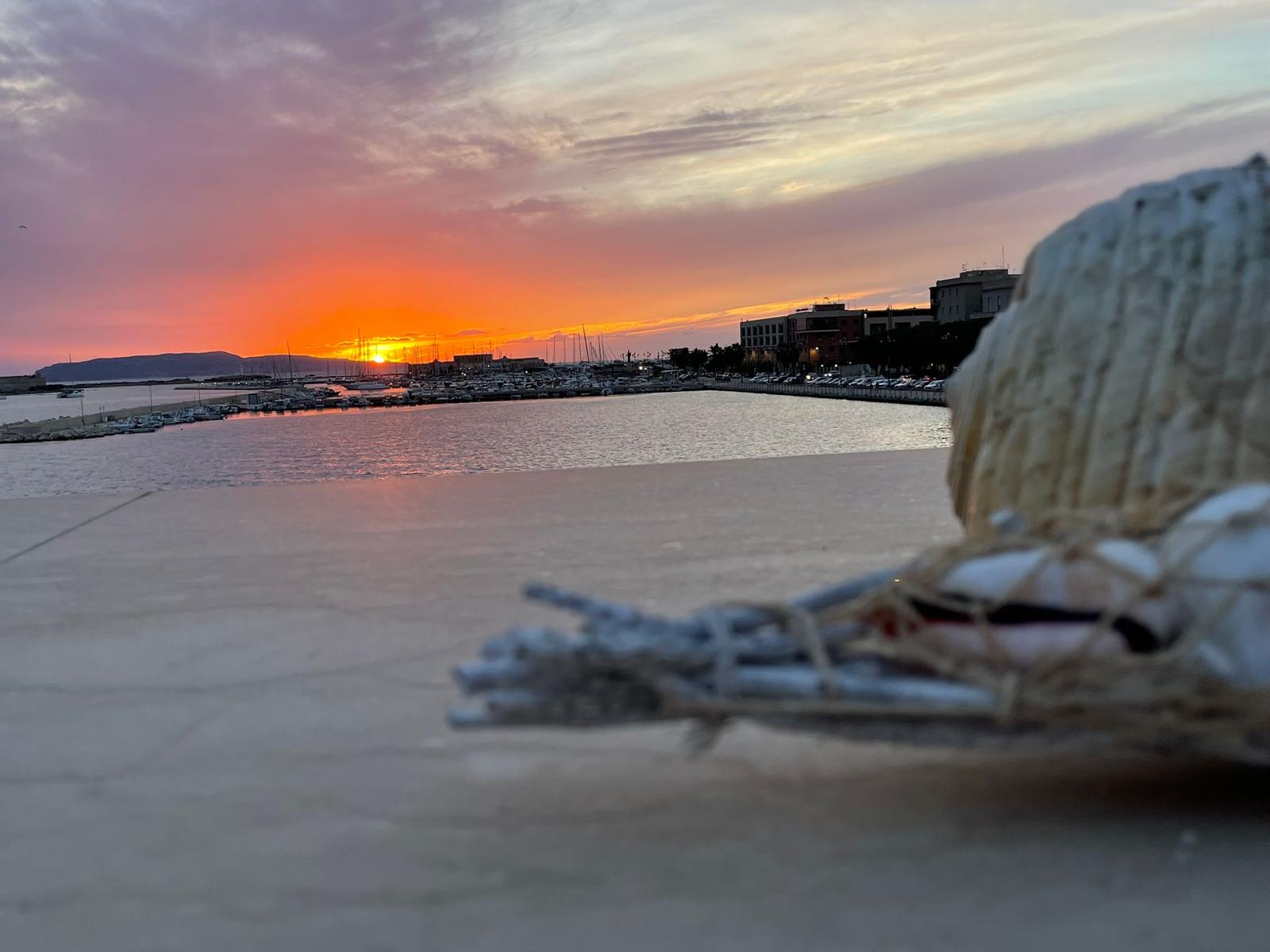 Tramonto viola sul molo